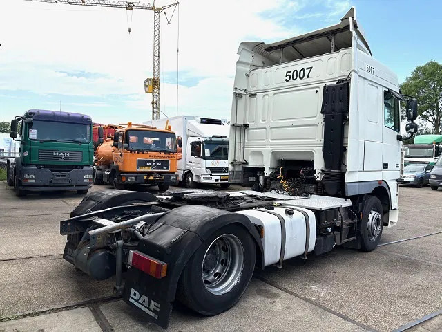DAF XF 105.460 SPACECAB (2 IDENTICAL UNITS AVAILBLE) (ZF16 MANUAL GEARBOX / MX-BRAKE / 870+430 LITER TANK / FRIDGE / AIRCONDITIONING - Sattelzugmaschine: das Bild 3 DAF XF 105.460 SPACECAB (2 IDENTICAL UNITS AVAILBLE) (ZF16 MANUAL GEARBOX / MX-BRAKE / 870+430 LITER TANK / FRIDGE / AIRCONDITIONING - Sattelzugmaschine: das Bild 3