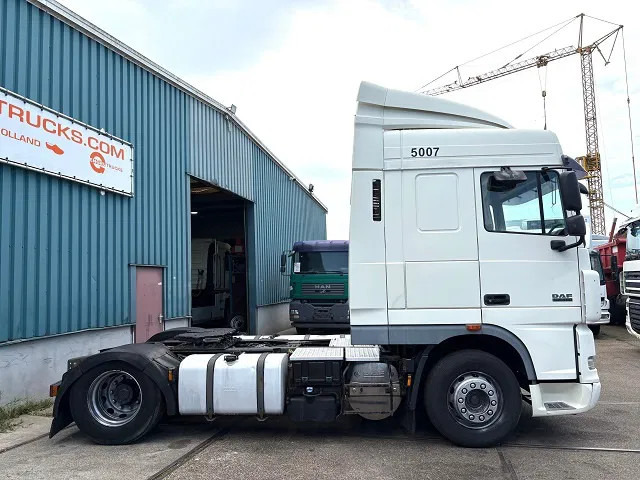 DAF XF 105.460 SPACECAB (2 IDENTICAL UNITS AVAILBLE) (ZF16 MANUAL GEARBOX / MX-BRAKE / 870+430 LITER TANK / FRIDGE / AIRCONDITIONING - Sattelzugmaschine: das Bild 4 DAF XF 105.460 SPACECAB (2 IDENTICAL UNITS AVAILBLE) (ZF16 MANUAL GEARBOX / MX-BRAKE / 870+430 LITER TANK / FRIDGE / AIRCONDITIONING - Sattelzugmaschine: das Bild 4