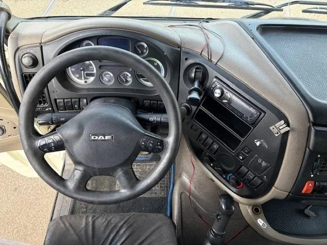 DAF XF 105.460 SPACECAB (ZF-MANUAL GEARBOX / 2x DIESELTANK / MX-ENGINE BRAKE / AIRCONDITIONING / FRIDGE / ETC.) - Sattelzugmaschine: das Bild 5 DAF XF 105.460 SPACECAB (ZF-MANUAL GEARBOX / 2x DIESELTANK / MX-ENGINE BRAKE / AIRCONDITIONING / FRIDGE / ETC.) - Sattelzugmaschine: das Bild 5