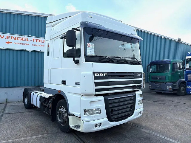 DAF XF 105.460 SPACECAB (ZF-MANUAL GEARBOX / 2x DIESELTANK / MX-ENGINE BRAKE / AIRCONDITIONING / FRIDGE / ETC.) - Sattelzugmaschine: das Bild 1 DAF XF 105.460 SPACECAB (ZF-MANUAL GEARBOX / 2x DIESELTANK / MX-ENGINE BRAKE / AIRCONDITIONING / FRIDGE / ETC.) - Sattelzugmaschine: das Bild 1