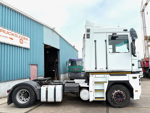 Renault Magnum AE 480 DXI (MANUAL GEARBOX / ZF-INTARDER / AIRCONDITIONING / 2x DIESELTANK / COMPLETE SPOILERSET / ETC.) - Sattelzugmaschine: das Bild 4 Renault Magnum AE 480 DXI (MANUAL GEARBOX / ZF-INTARDER / AIRCONDITIONING / 2x DIESELTANK / COMPLETE SPOILERSET / ETC.) - Sattelzugmaschine: das Bild 4