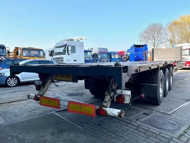Van Hool 3B1047 13.60M. FLATBED TRAILER WITH 40FT TWISTLOCKS (SAF-AXLES / DISC BRAKES / 40FT TWISTLOCKS) - Pritschenauflieger/ Plattformauflieger: das Bild 3 Van Hool 3B1047 13.60M. FLATBED TRAILER WITH 40FT TWISTLOCKS (SAF-AXLES / DISC BRAKES / 40FT TWISTLOCKS) - Pritschenauflieger/ Plattformauflieger: das Bild 3