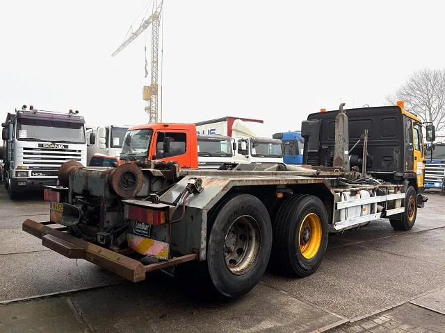 Volvo FL 12.380 6x2 A-RIDE (ORIGINAL DUTCH) HOOK-ARM CONTAINER SYSTEM (FULL STEEL SUSPENSION / REDUCTION AXLE / 10 TIRES / 8.000 KG. F - Abrollkipper: das Bild 3 Volvo FL 12.380 6x2 A-RIDE (ORIGINAL DUTCH) HOOK-ARM CONTAINER SYSTEM (FULL STEEL SUSPENSION / REDUCTION AXLE / 10 TIRES / 8.000 KG. F - Abrollkipper: das Bild 3