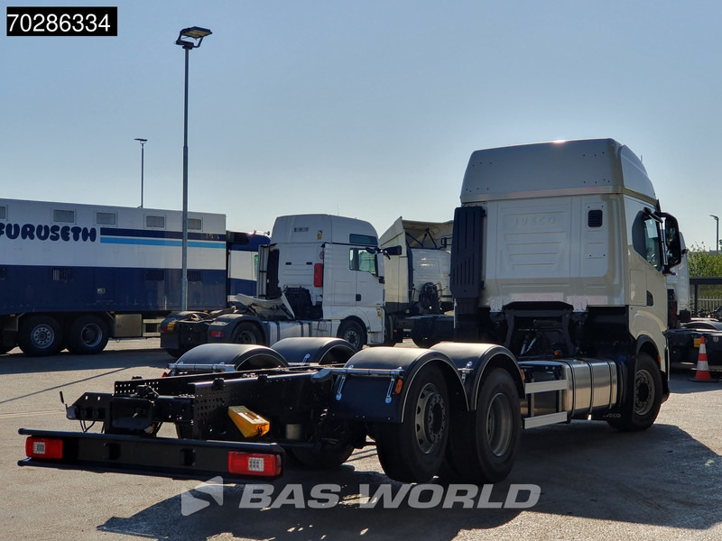 Iveco S-Way 490 6X2 NEW chassis! Retarder Standklima Lift+lenkasche PTO preparation LED Navi ACC Euro 6 - Fahrgestell LKW: das Bild 5 Iveco S-Way 490 6X2 NEW chassis! Retarder Standklima Lift+lenkasche PTO preparation LED Navi ACC Euro 6 - Fahrgestell LKW: das Bild 5