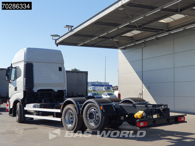 Iveco S-Way 490 6X2 NEW chassis! Retarder Standklima Lift+lenkasche PTO preparation LED Navi ACC Euro 6 - Fahrgestell LKW: das Bild 2 Iveco S-Way 490 6X2 NEW chassis! Retarder Standklima Lift+lenkasche PTO preparation LED Navi ACC Euro 6 - Fahrgestell LKW: das Bild 2