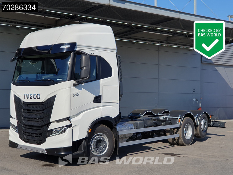 Iveco S-Way 490 6X2 NEW chassis! Retarder Standklima Lift+lenkasche PTO preparation LED Navi ACC Euro 6 - Fahrgestell LKW: das Bild 1 Iveco S-Way 490 6X2 NEW chassis! Retarder Standklima Lift+lenkasche PTO preparation LED Navi ACC Euro 6 - Fahrgestell LKW: das Bild 1