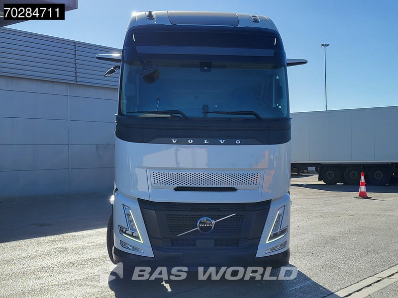 Volvo FH 62 R AERO 6X2 NEW Horsetruck chassis Lift+Lenkachse Dynamic Steering Mirror cam Euro 6 - LKW: das Bild 5 Volvo FH 62 R AERO 6X2 NEW Horsetruck chassis Lift+Lenkachse Dynamic Steering Mirror cam Euro 6 - LKW: das Bild 5