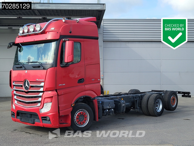 Mercedes-Benz Actros 2548 Actros 6X2 BigSpace Retarder PTO Liftachse Xenon ACC Navi Euro 6 - Fahrgestell LKW: das Bild 1 Mercedes-Benz Actros 2548 Actros 6X2 BigSpace Retarder PTO Liftachse Xenon ACC Navi Euro 6 - Fahrgestell LKW: das Bild 1