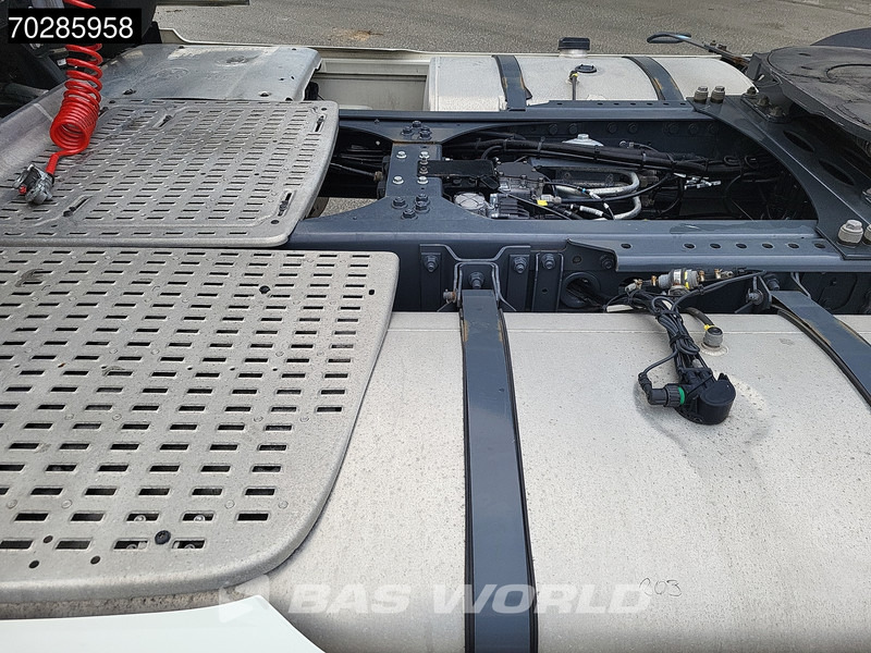 Sattelzugmaschine DAF XF 530 XF 4X2 Retarder 2xTanks Standklima ACC Euro 6: das Bild 13