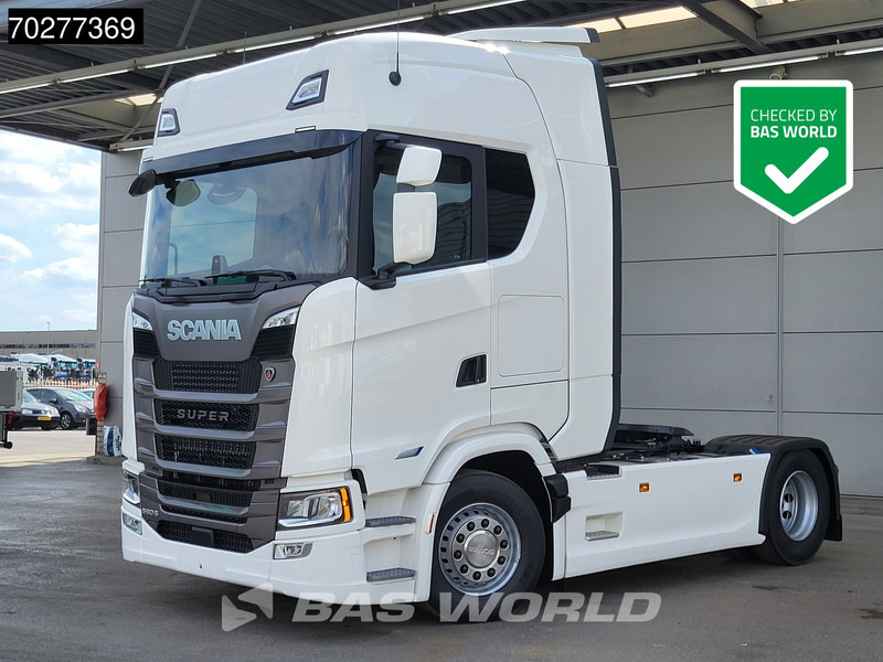 Scania S560 4X2 NEW! Retarder Full-Air 2xTanks Leder Standklima Navi ACC LED - Sattelzugmaschine: das Bild 1 Scania S560 4X2 NEW! Retarder Full-Air 2xTanks Leder Standklima Navi ACC LED - Sattelzugmaschine: das Bild 1