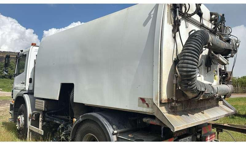 Mercedes AXOR 1829 - Kehrmaschine: das Bild 4 Mercedes AXOR 1829 - Kehrmaschine: das Bild 4