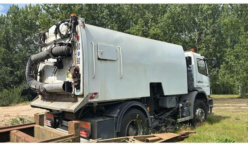 Mercedes AXOR 1829 - Kehrmaschine: das Bild 3 Mercedes AXOR 1829 - Kehrmaschine: das Bild 3