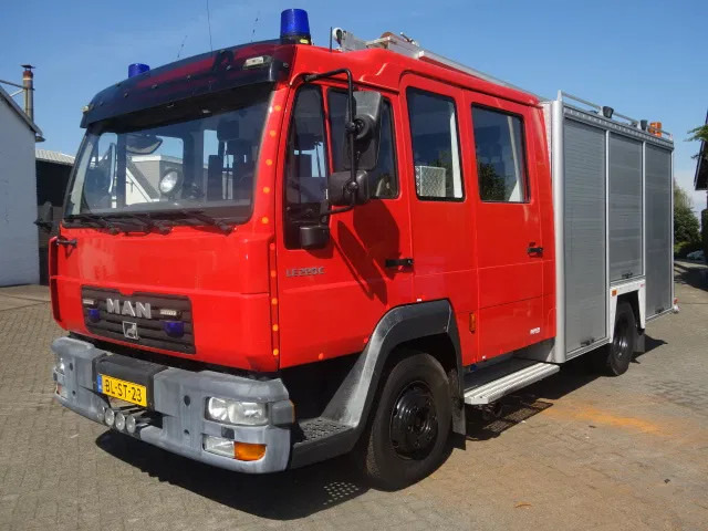 MAN LE 220C GODIVA POMP 2000 LITER TANK,MANUAL GEARBOX - Feuerwehrfahrzeug: das Bild 1 MAN LE 220C GODIVA POMP 2000 LITER TANK,MANUAL GEARBOX - Feuerwehrfahrzeug: das Bild 1