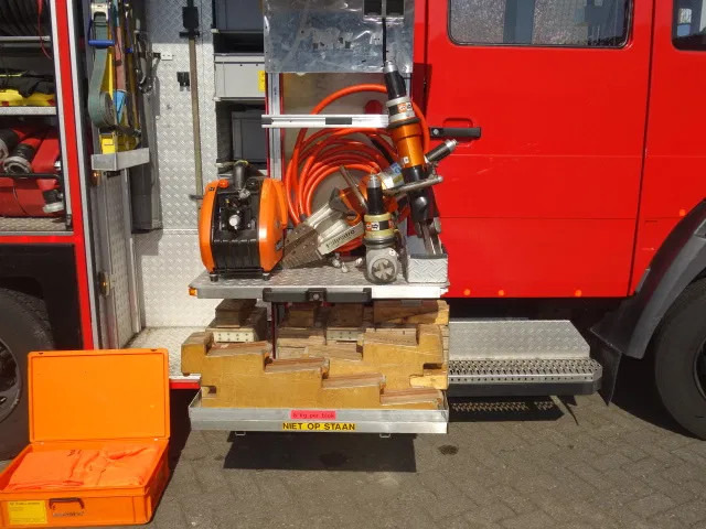 MAN LE 250 godiva pump with holmatro set - Feuerwehrfahrzeug: das Bild 3 MAN LE 250 godiva pump with holmatro set - Feuerwehrfahrzeug: das Bild 3