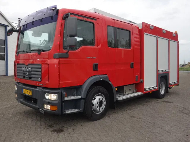 MAN TGM 15.290 15-280 BOMBEROS FIRE TRUCK, 3000 LITER PER MIN - Feuerwehrfahrzeug: das Bild 2 MAN TGM 15.290 15-280 BOMBEROS FIRE TRUCK, 3000 LITER PER MIN - Feuerwehrfahrzeug: das Bild 2