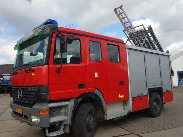 Mercedes-Benz Actros 1831 4X4 ZIEGLER BOMBEROS POMP,2500 L TANK - Feuerwehrfahrzeug: das Bild 3 Mercedes-Benz Actros 1831 4X4 ZIEGLER BOMBEROS POMP,2500 L TANK - Feuerwehrfahrzeug: das Bild 3