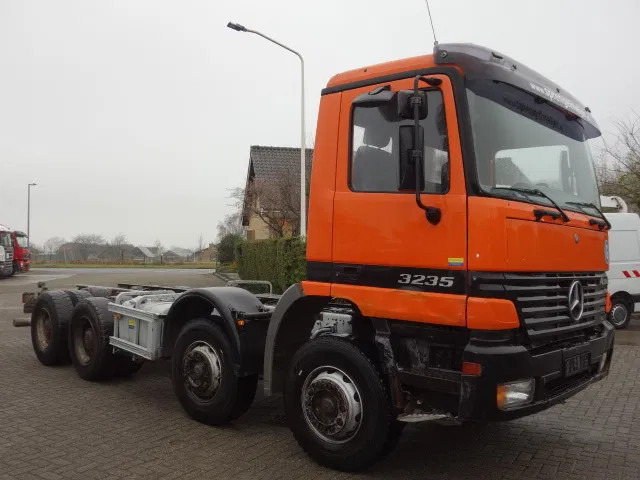 Mercedes-Benz Actros 3235 8x4 steelsprings,manual gearbox - Fahrgestell LKW: das Bild 1 Mercedes-Benz Actros 3235 8x4 steelsprings,manual gearbox - Fahrgestell LKW: das Bild 1