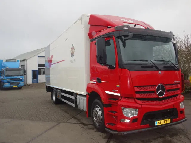 Mercedes-Benz Antos 2027 - Koffer LKW: das Bild 2 Mercedes-Benz Antos 2027 - Koffer LKW: das Bild 2