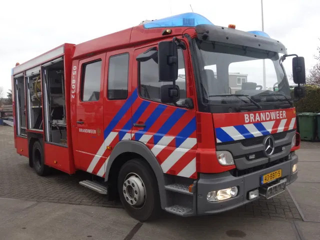 Mercedes-Benz Atego 1426 ZIEGLER 2000 LITER EURO 5 - Feuerwehrfahrzeug: das Bild 2 Mercedes-Benz Atego 1426 ZIEGLER 2000 LITER EURO 5 - Feuerwehrfahrzeug: das Bild 2
