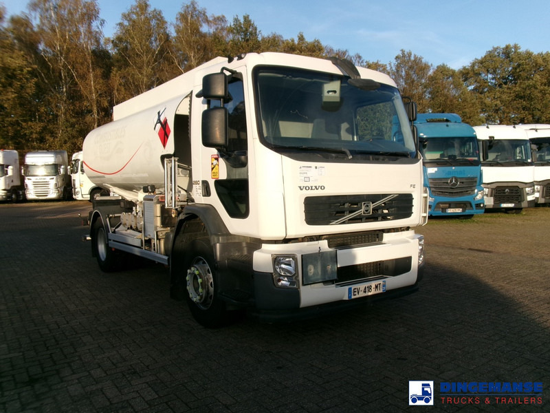 Volvo FE 280 4x2 fuel tank 13.3 m3 / 4 comp - Tankwagen: das Bild 2 Volvo FE 280 4x2 fuel tank 13.3 m3 / 4 comp - Tankwagen: das Bild 2