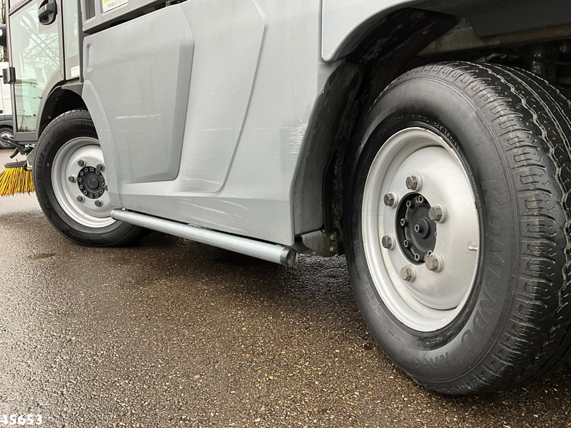 Kehrmaschine Kärcher MC 250 Just 16.579 km!: das Bild 10 Kehrmaschine Kärcher MC 250 Just 16.579 km!: das Bild 10