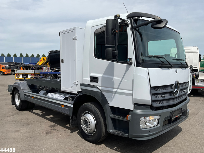 Mercedes-Benz Atego 1218 Euro 6 Manual 7 Ton haakarmsysteem - Abrollkipper: das Bild 3 Mercedes-Benz Atego 1218 Euro 6 Manual 7 Ton haakarmsysteem - Abrollkipper: das Bild 3