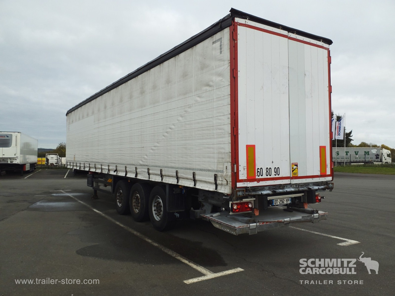 SCHMITZ Curtainsider Standard Taillift - Planenauflieger: das Bild 4 SCHMITZ Curtainsider Standard Taillift - Planenauflieger: das Bild 4