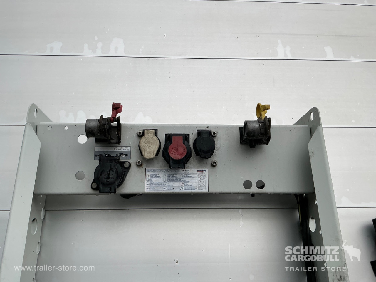 SCHMITZ Curtainsider Standard - Planenauflieger: das Bild 4 SCHMITZ Curtainsider Standard - Planenauflieger: das Bild 4