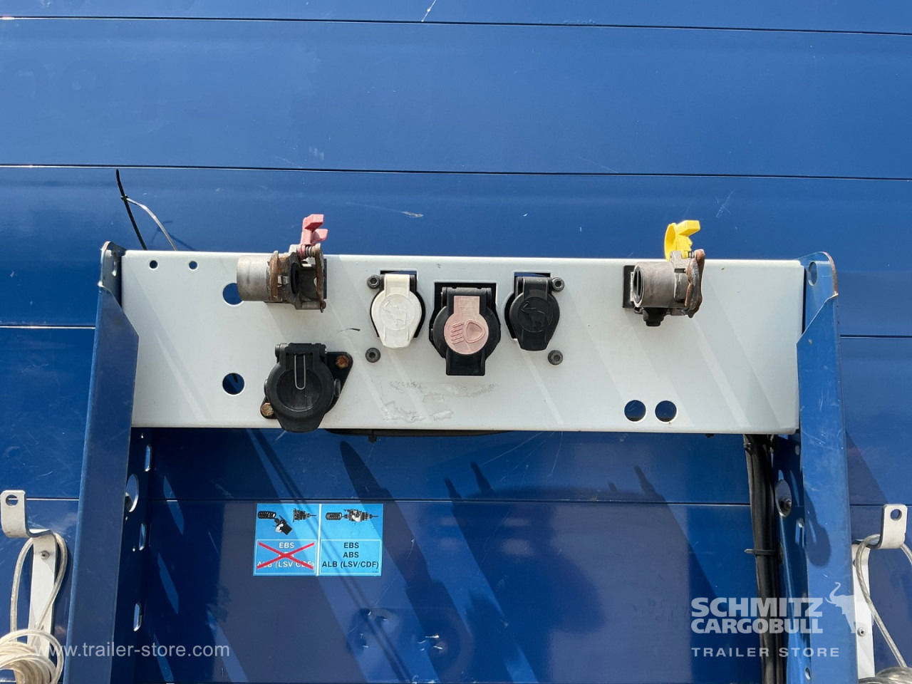 SCHMITZ Curtainsider Standard - Planenauflieger: das Bild 4 SCHMITZ Curtainsider Standard - Planenauflieger: das Bild 4