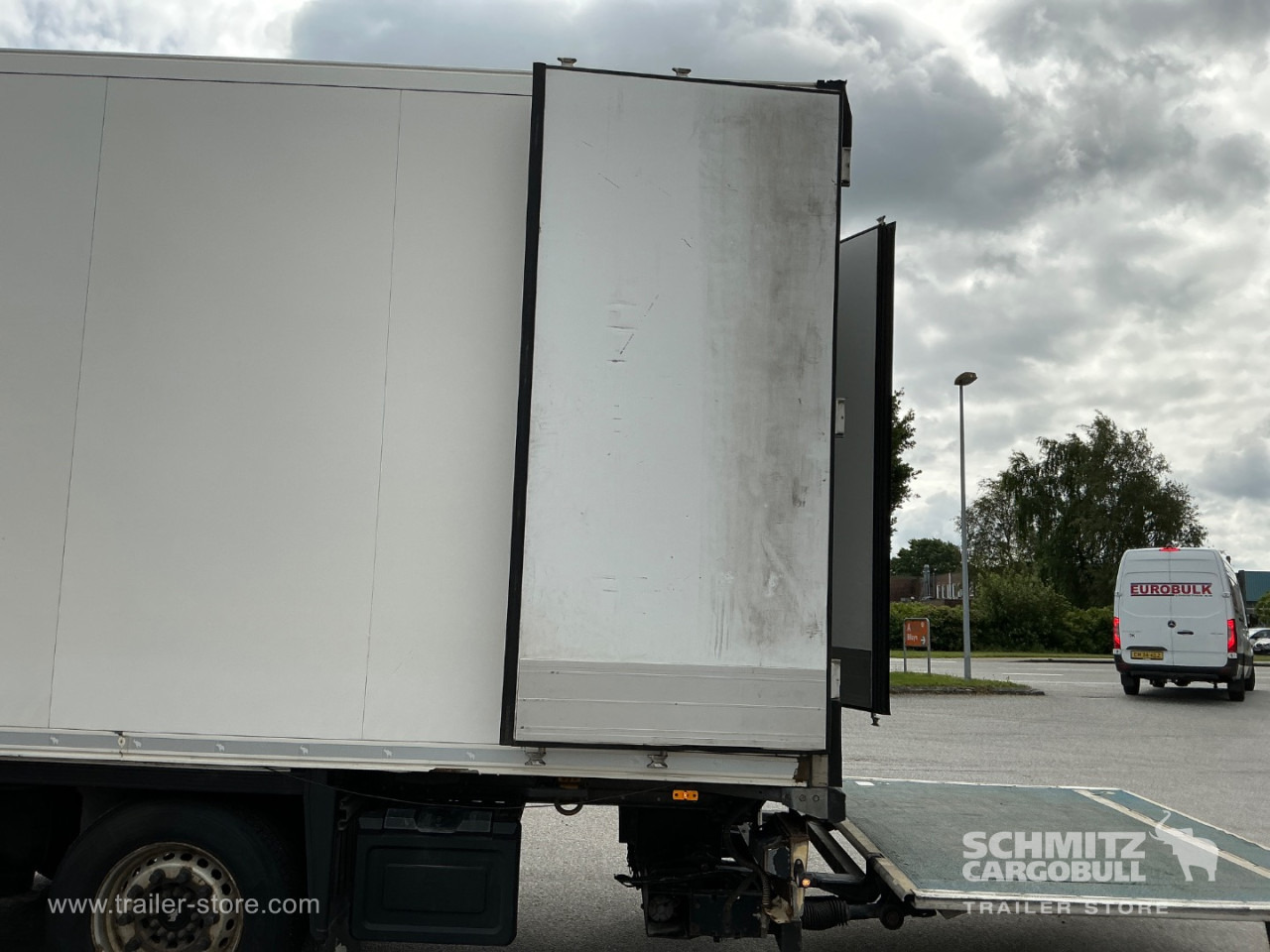 Isotherm Auflieger SCHMITZ Reefer Multitemp Double deck Taillift: das Bild 14