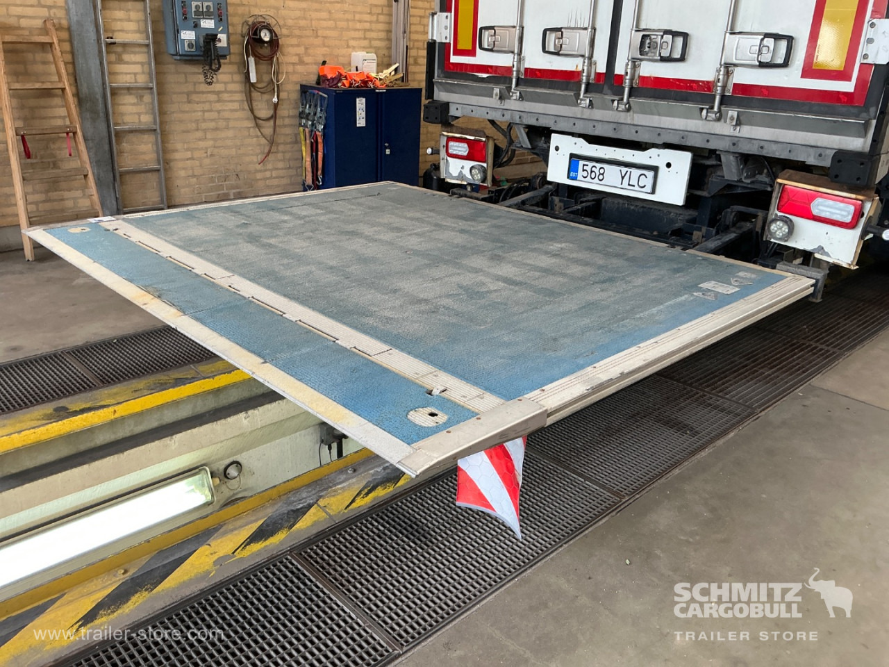 Isotherm Auflieger SCHMITZ Reefer Multitemp Double deck Taillift: das Bild 6