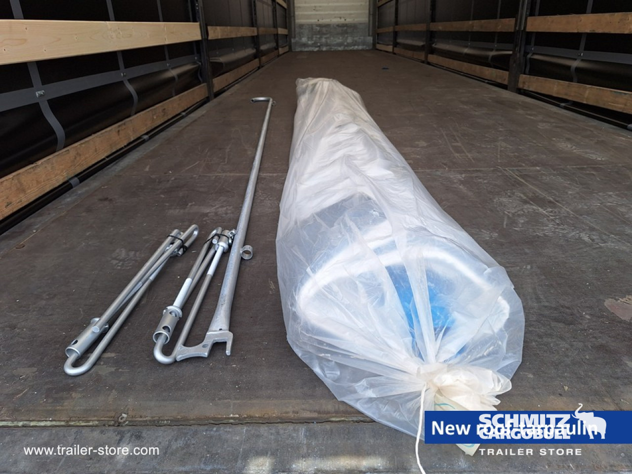 Planenauflieger SCHMITZ Curtainsider Mega: das Bild 10