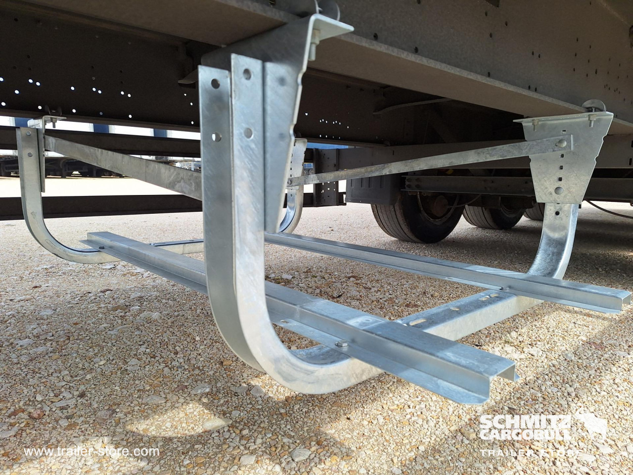 Planenauflieger SCHMITZ Curtainsider Mega: das Bild 11
