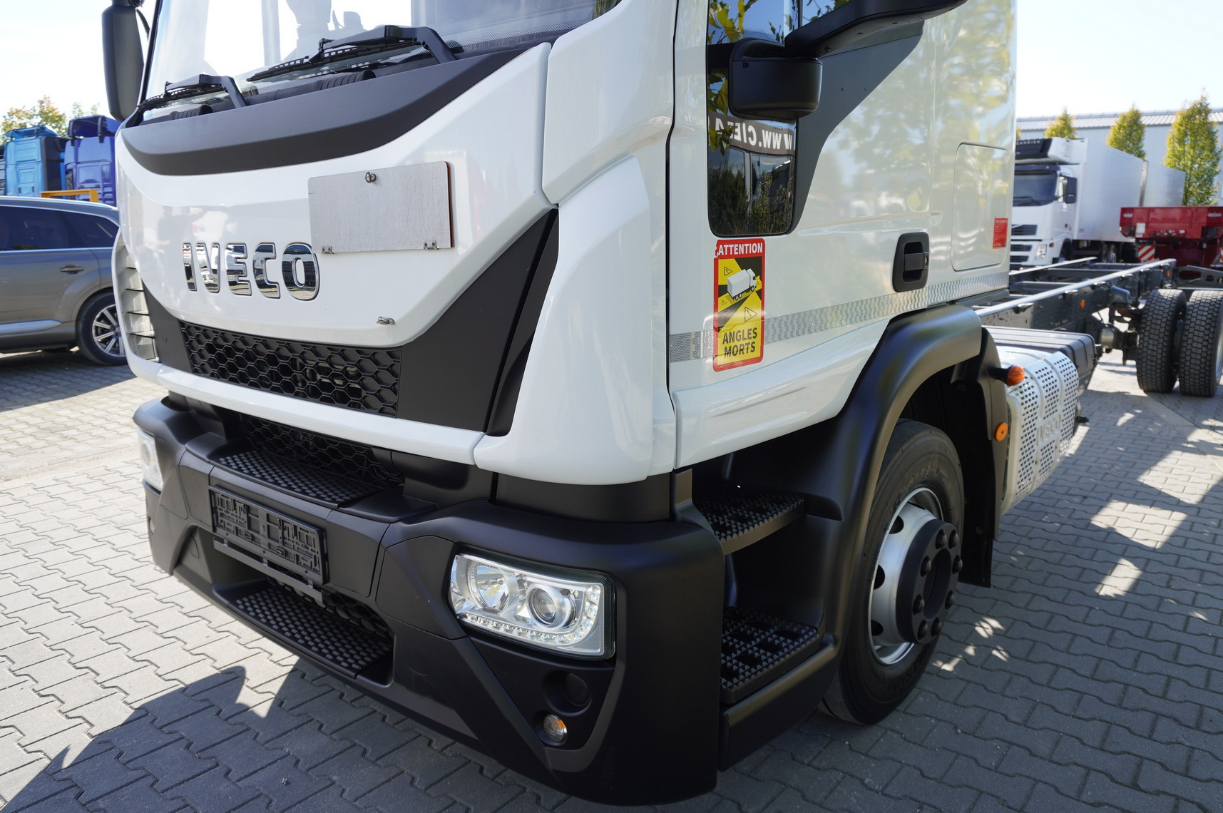 IVECO Eurocargo 140e19 4×2 E6 Glob / ADR / frame 8,1m - Fahrgestell LKW: das Bild 5 IVECO Eurocargo 140e19 4×2 E6 Glob / ADR / frame 8,1m - Fahrgestell LKW: das Bild 5