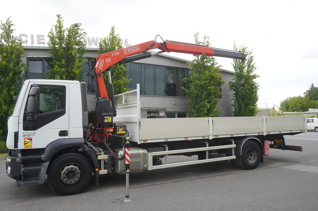IVECO STRALIS 19.310 E6 / Flatbed 19 EPAL / FASSI F135 / 225 MTH! / 5.7 T - Pritsche LKW, Autokran: das Bild 4 IVECO STRALIS 19.310 E6 / Flatbed 19 EPAL / FASSI F135 / 225 MTH! / 5.7 T - Pritsche LKW, Autokran: das Bild 4