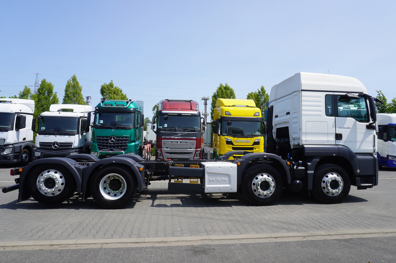 MAN TGS 35.420 8×2 / Chassis 6.4 m / 3 steered axles - Fahrgestell LKW: das Bild 3 MAN TGS 35.420 8×2 / Chassis 6.4 m / 3 steered axles - Fahrgestell LKW: das Bild 3