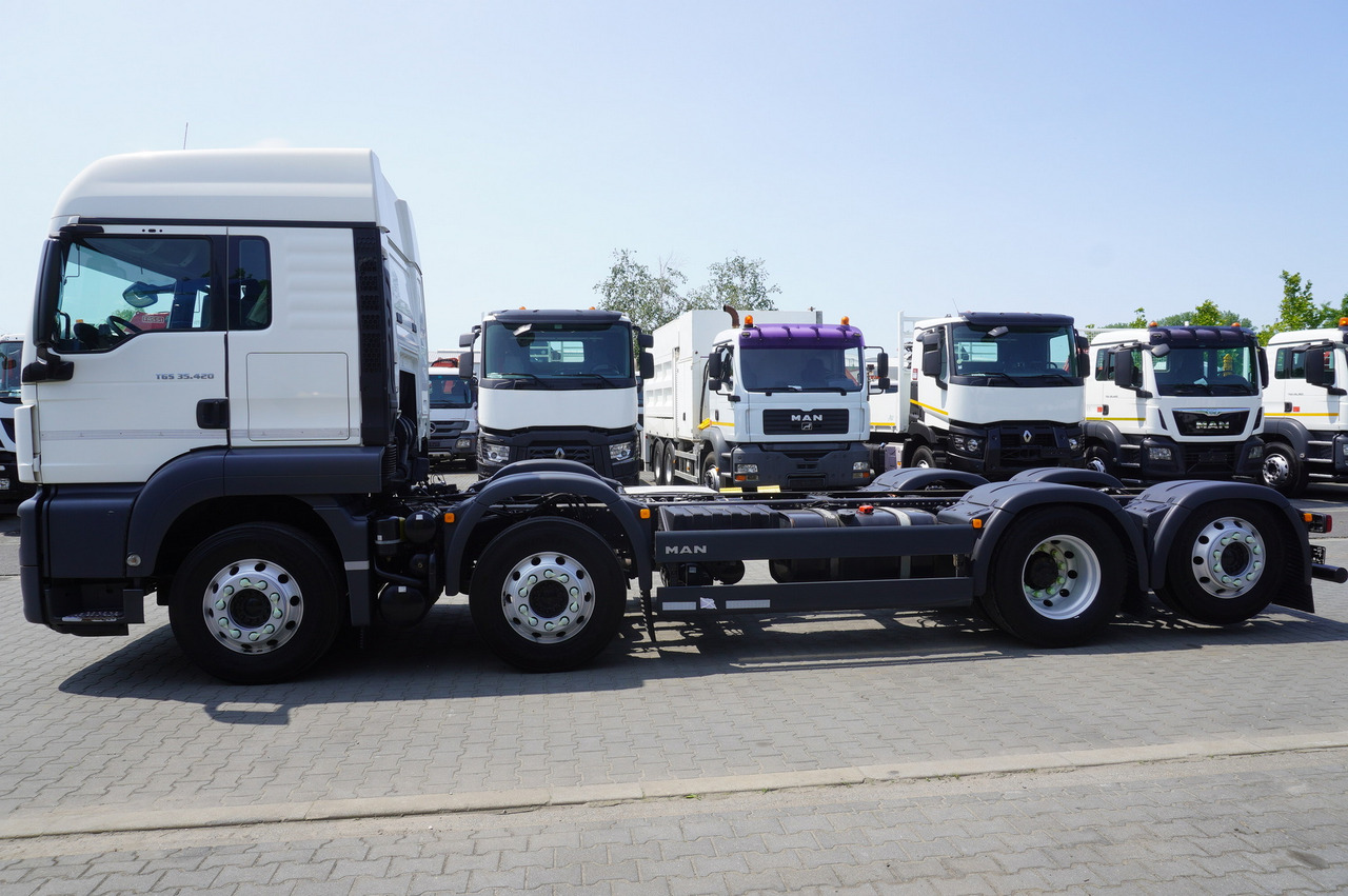 MAN TGS 35.420 8x2 / Chassis 6.4 m / 3 steered axles - Fahrgestell LKW: das Bild 3 MAN TGS 35.420 8x2 / Chassis 6.4 m / 3 steered axles - Fahrgestell LKW: das Bild 3