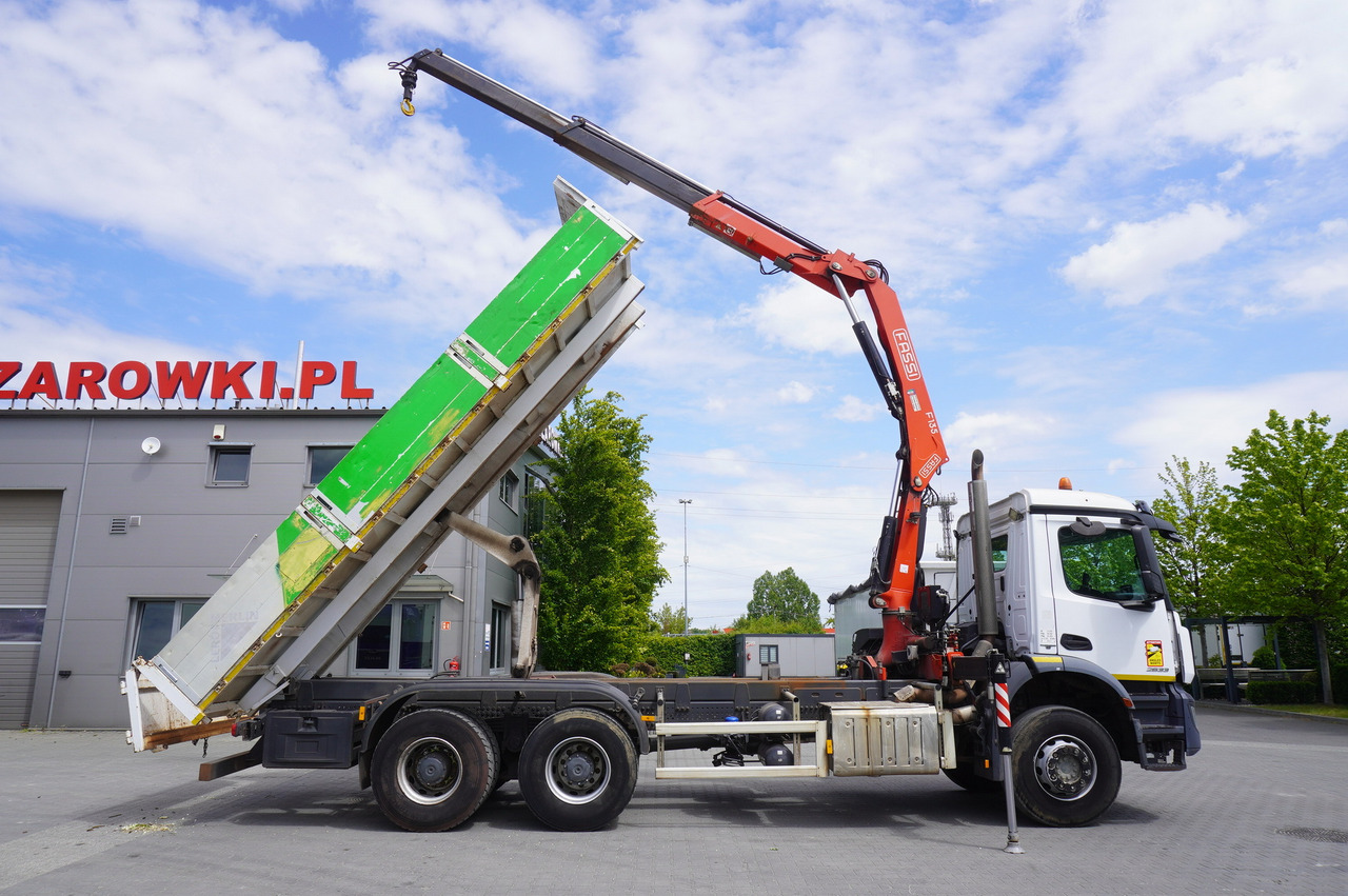MERCEDES-BENZ AROCS 2633 6x4 / 5.5 T crane FASSI F135 / Tipper 15 EPAL - Pritsche LKW, Autokran: das Bild 4 MERCEDES-BENZ AROCS 2633 6x4 / 5.5 T crane FASSI F135 / Tipper 15 EPAL - Pritsche LKW, Autokran: das Bild 4