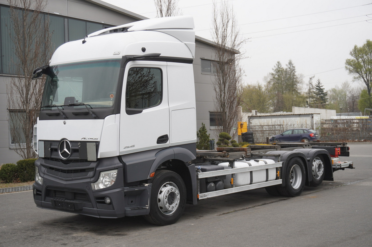 Containerwagen/ Wechselfahrgestell LKW MERCEDES-BENZ Actros 2545 6×2 MP5 / ADR / several units: das Bild 7
