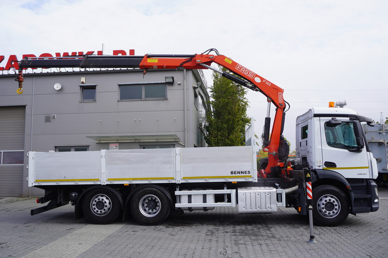 MERCEDES-BENZ Antos 2540 / Flatbed 15 EPAL / Fassi F165 / 6.1 t / 8 m reach / remote control / rotator / 1600 MTH / steered axle - Autokran: das Bild 2 MERCEDES-BENZ Antos 2540 / Flatbed 15 EPAL / Fassi F165 / 6.1 t / 8 m reach / remote control / rotator / 1600 MTH / steered axle - Autokran: das Bild 2