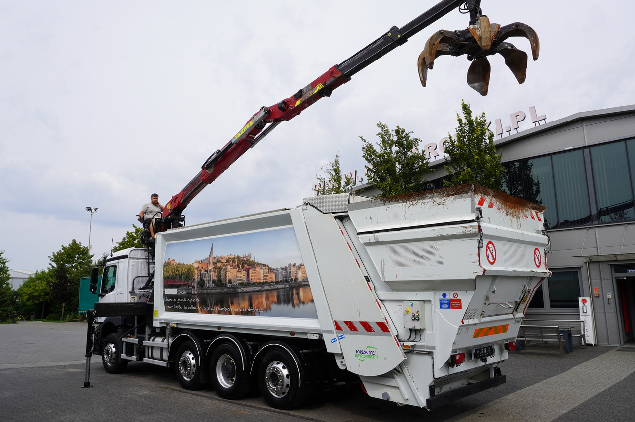 MERCEDES-BENZ Antos 3240 8x2 / Tajfun 5T crane / Farid Industries garbage truck/ 3 steered axles - Saug-/ Spülfahrzeug: das Bild 2 MERCEDES-BENZ Antos 3240 8x2 / Tajfun 5T crane / Farid Industries garbage truck/ 3 steered axles - Saug-/ Spülfahrzeug: das Bild 2