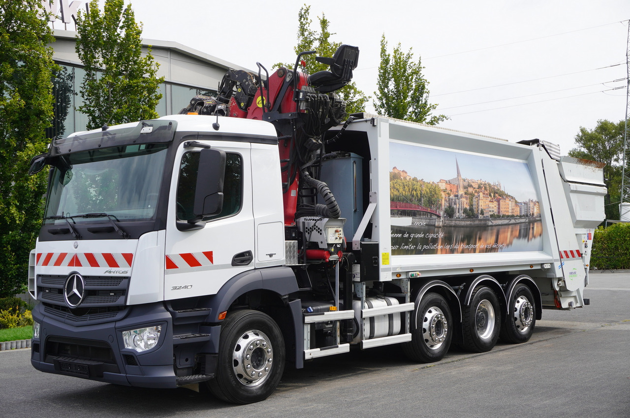 MERCEDES-BENZ Antos 3240 8x2 / Tajfun 5T crane / Farid Industries garbage truck/ 3 steered axles - Saug-/ Spülfahrzeug: das Bild 3 MERCEDES-BENZ Antos 3240 8x2 / Tajfun 5T crane / Farid Industries garbage truck/ 3 steered axles - Saug-/ Spülfahrzeug: das Bild 3
