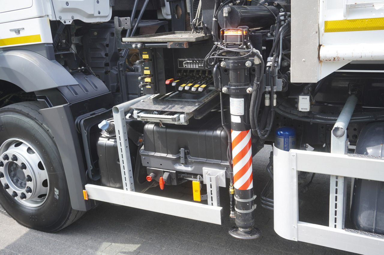 Pritsche LKW, Autokran MERCEDES-BENZ Arocs 1833 / 87,000 km!!! / Hds HIAB X-DUO 128 B-2 / three-sided tipper: das Bild 13
