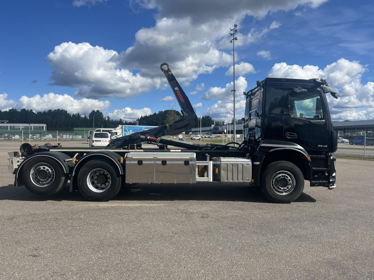 MERCEDES-BENZ Arocs 2543 6x2*4 / 21t Hooklift HIAB ULT21Z56 / 2022 - Abrollkipper: das Bild 4 MERCEDES-BENZ Arocs 2543 6x2*4 / 21t Hooklift HIAB ULT21Z56 / 2022 - Abrollkipper: das Bild 4