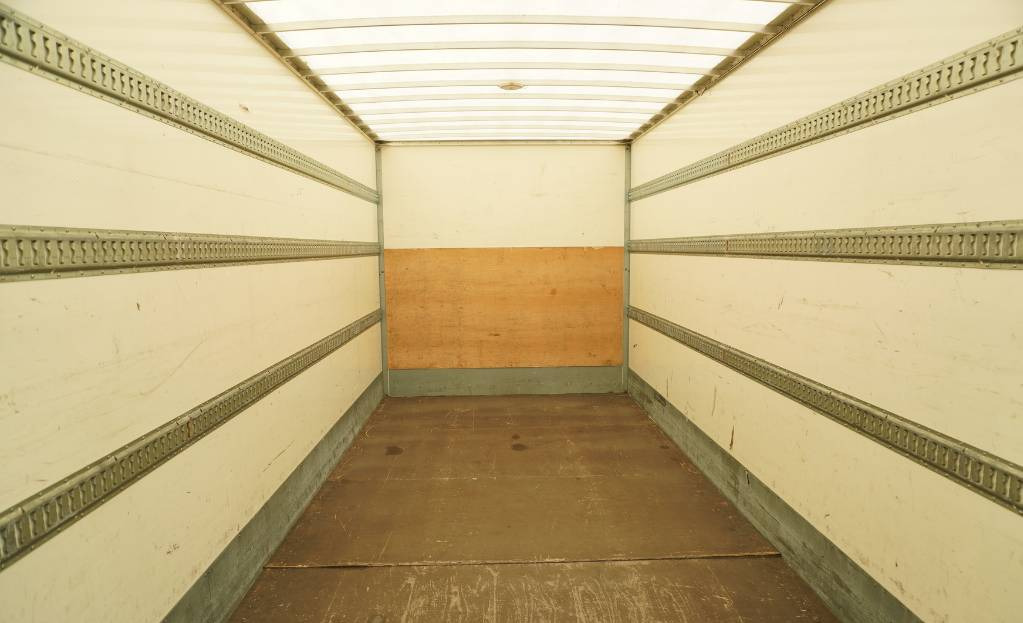 RENAULT D12 E6 / Container 18 pallets / tail lift - Koffer LKW: das Bild 5 RENAULT D12 E6 / Container 18 pallets / tail lift - Koffer LKW: das Bild 5