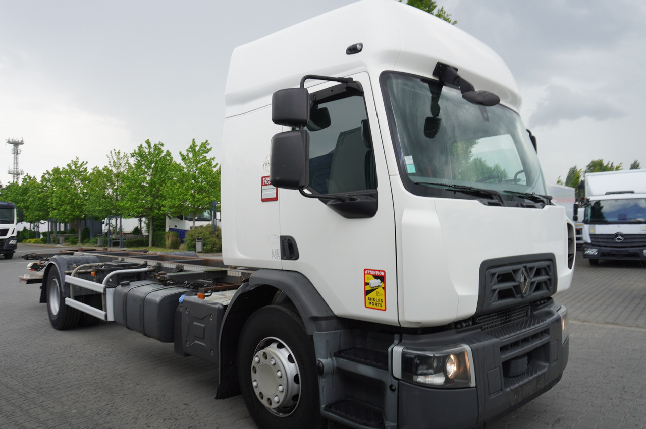 RENAULT D19 Wide Glob / BDF / load capacity 11t / 280 thousand km / tail lift - Fahrgestell LKW: das Bild 1 RENAULT D19 Wide Glob / BDF / load capacity 11t / 280 thousand km / tail lift - Fahrgestell LKW: das Bild 1