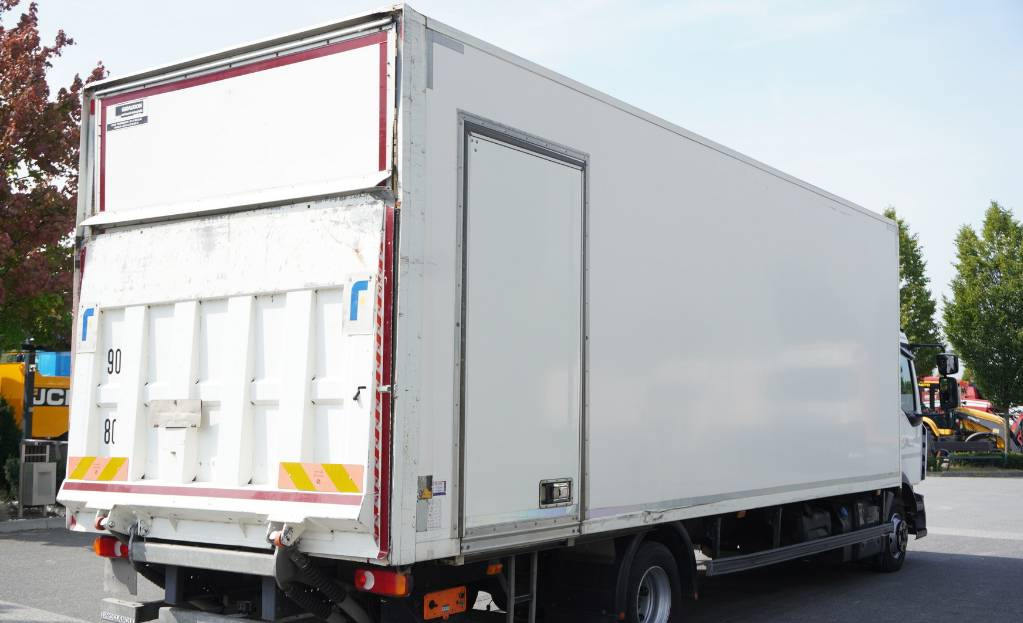 RENAULT Renault D12 E6 / Container 18 pallets / Lift - Koffer LKW: das Bild 5 RENAULT Renault D12 E6 / Container 18 pallets / Lift - Koffer LKW: das Bild 5