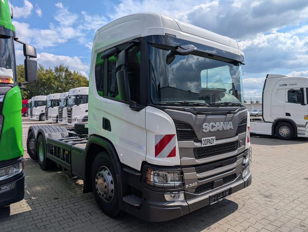 SCANIA P 340 B6x2*4NA / chassis frame / steering axle / CNG / large cab / 8 units - Fahrgestell LKW: das Bild 2 SCANIA P 340 B6x2*4NA / chassis frame / steering axle / CNG / large cab / 8 units - Fahrgestell LKW: das Bild 2