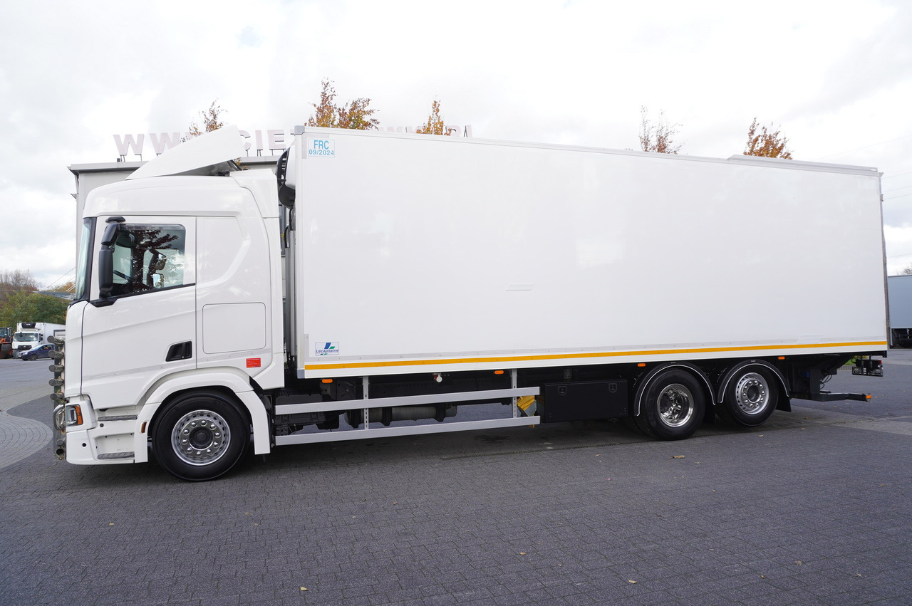 SCANIA R500 E6 6x2 / Lecapitaine 21 EPAL refrigerator / Carrier Supra 1150 / 2021 / steered axle - Kühlkoffer LKW: das Bild 2 SCANIA R500 E6 6x2 / Lecapitaine 21 EPAL refrigerator / Carrier Supra 1150 / 2021 / steered axle - Kühlkoffer LKW: das Bild 2