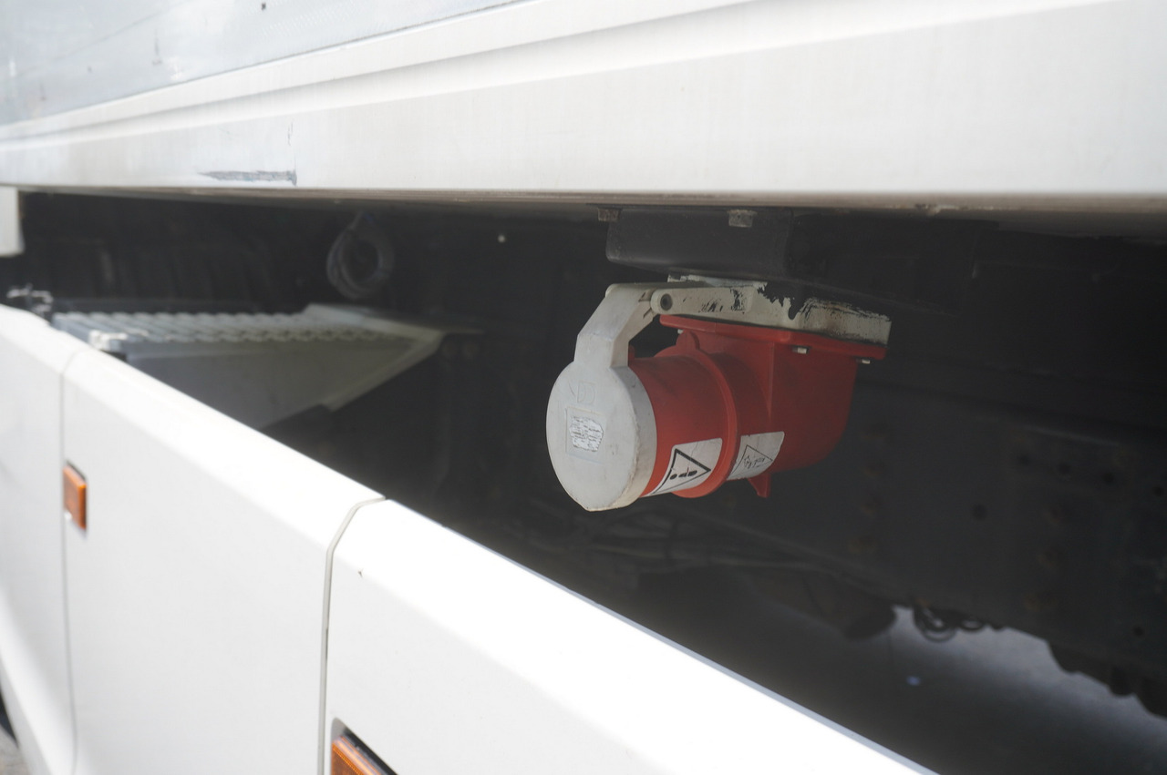 SCANIA R500 / Lecapitaine refrigerator Multitemp / Carrier Supra 950 MT / 3rd axle steered - Kühlkoffer LKW: das Bild 4 SCANIA R500 / Lecapitaine refrigerator Multitemp / Carrier Supra 950 MT / 3rd axle steered - Kühlkoffer LKW: das Bild 4